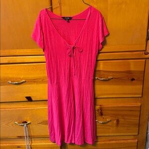 NWOT. Justify Pink/Fuchsia V-Neck Dress L/G